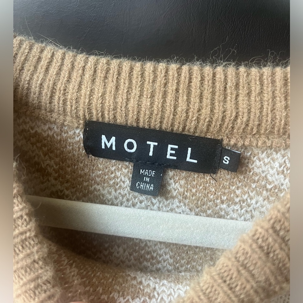 Women’s Motel Rocks Patterned Sweater - Picture 2 of 2